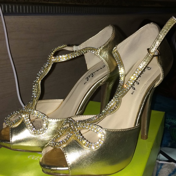 Gold beautiful heels - Picture 1 of 2